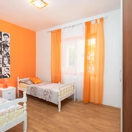 Apartamento Vjera By Interhome